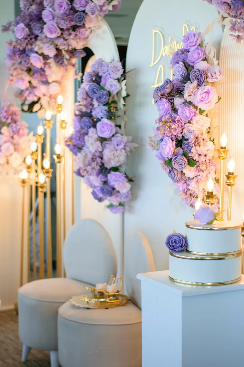 Boho-inspirierte Babyshower in Wien mit Makramee, Trockenblumen und naturfarbenen Ballons – Design by Babybloom