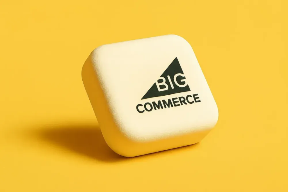 3D-pictogram met het BigCommerce-logo op gele achtergrond 