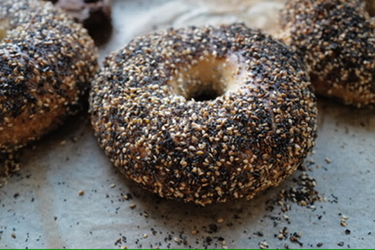 An image of freshly baked bagels. 