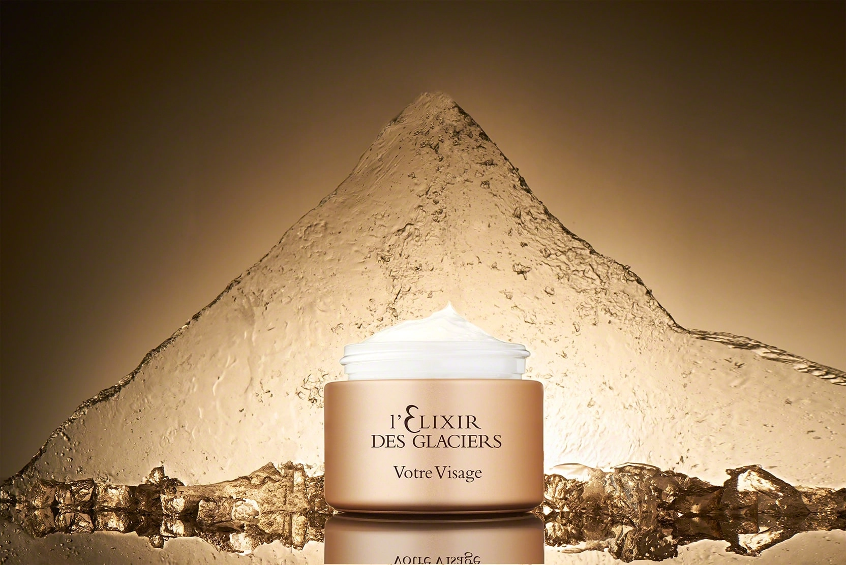 A jar of l'Elixir des Glaciers before a peak of glacial water