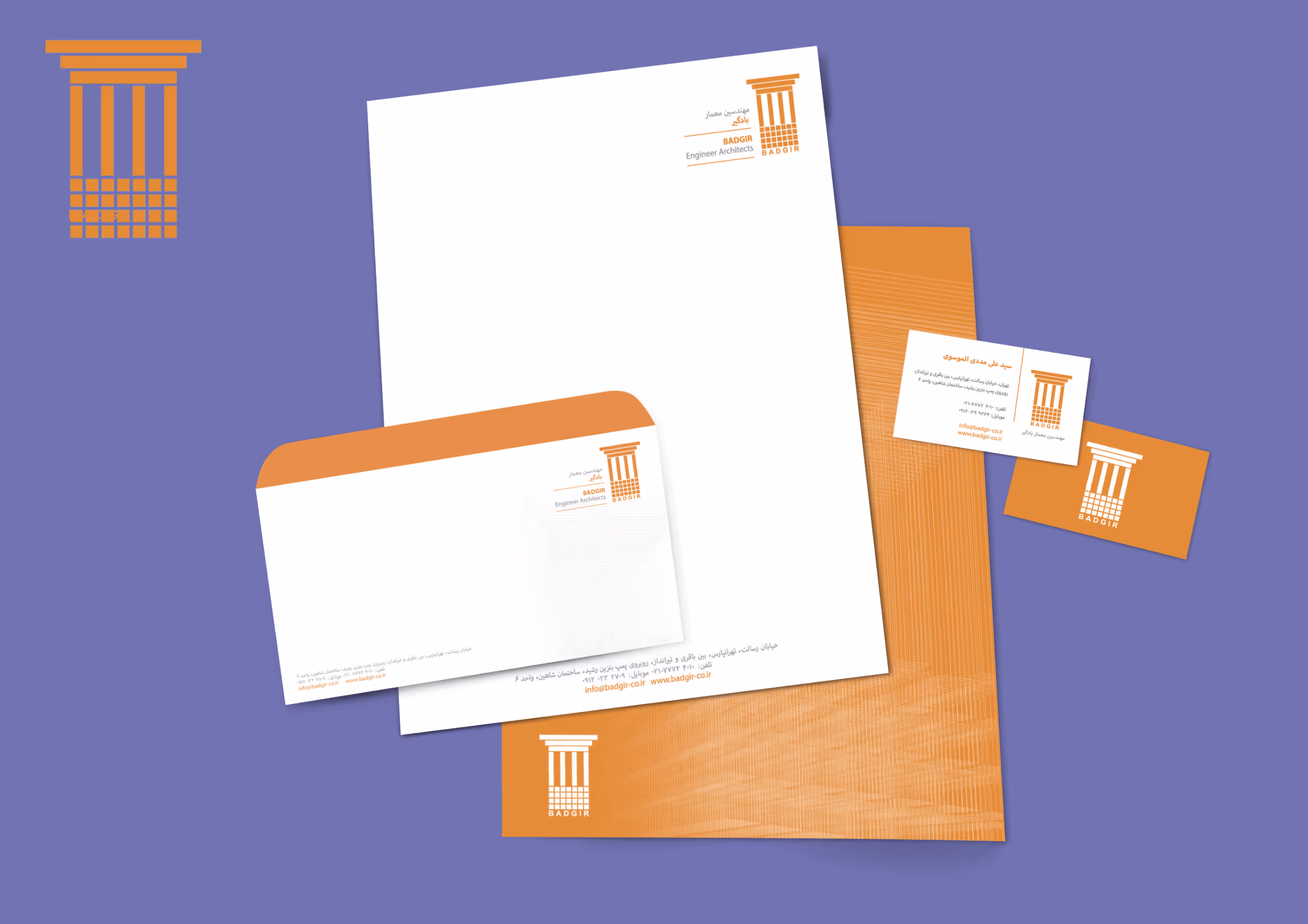 Briefpapierset mit modernem Design, bestehend aus Briefkopf, Umschlag, Mappe und Visitenkarten. Sie verfügen über orangefarbene Akzente und ein Säulenlogo und vermitteln Professionalität.