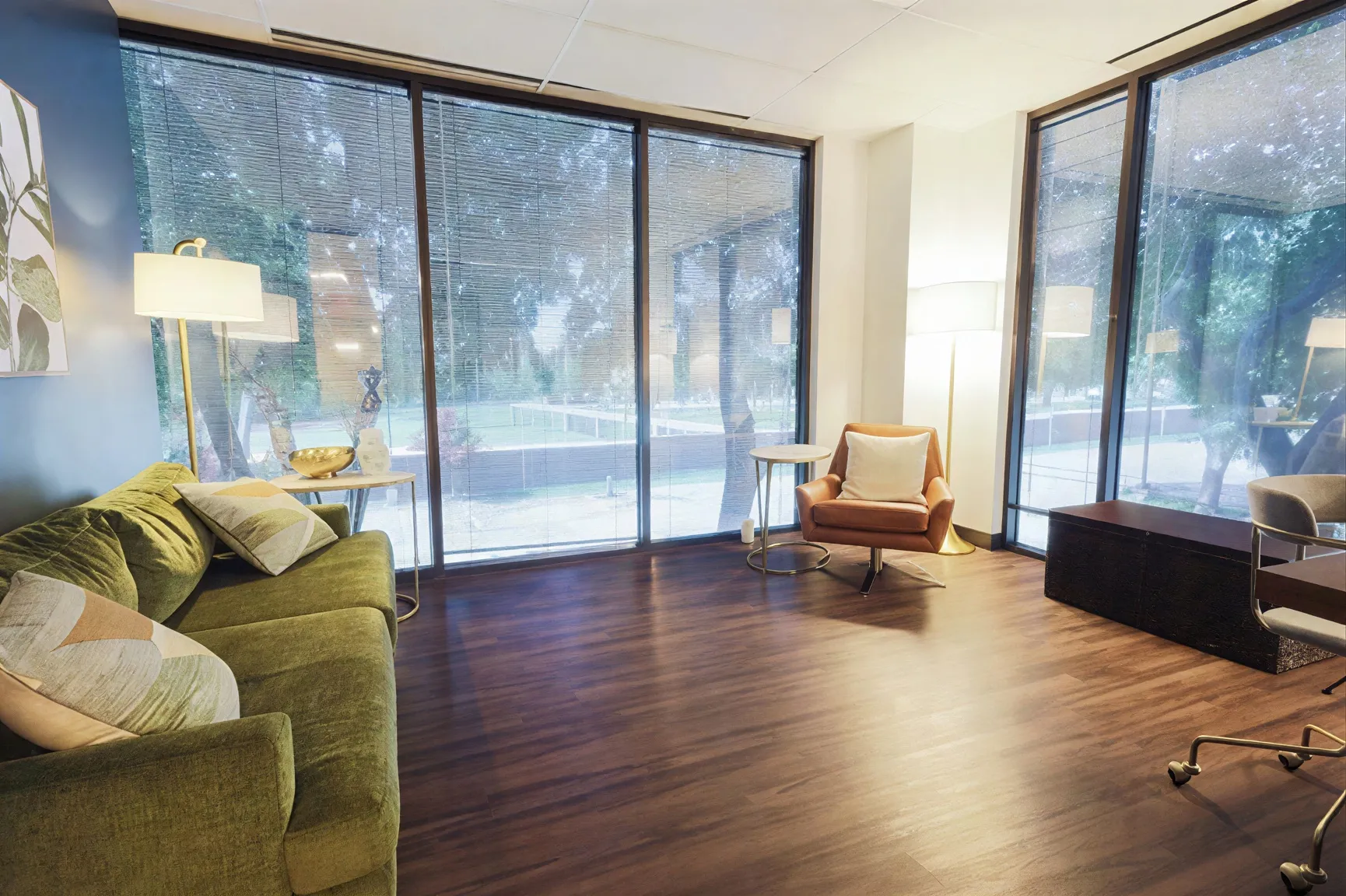 Comfortable waiting room at Christin Loudermilk Counseling in Addison, Texas