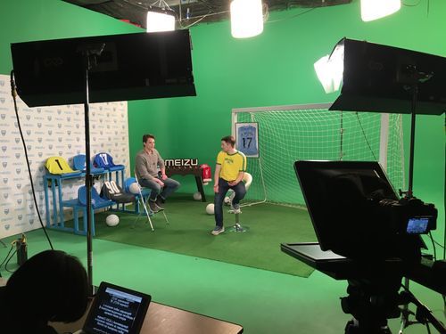 Съемки футбольного видеоблога в студии