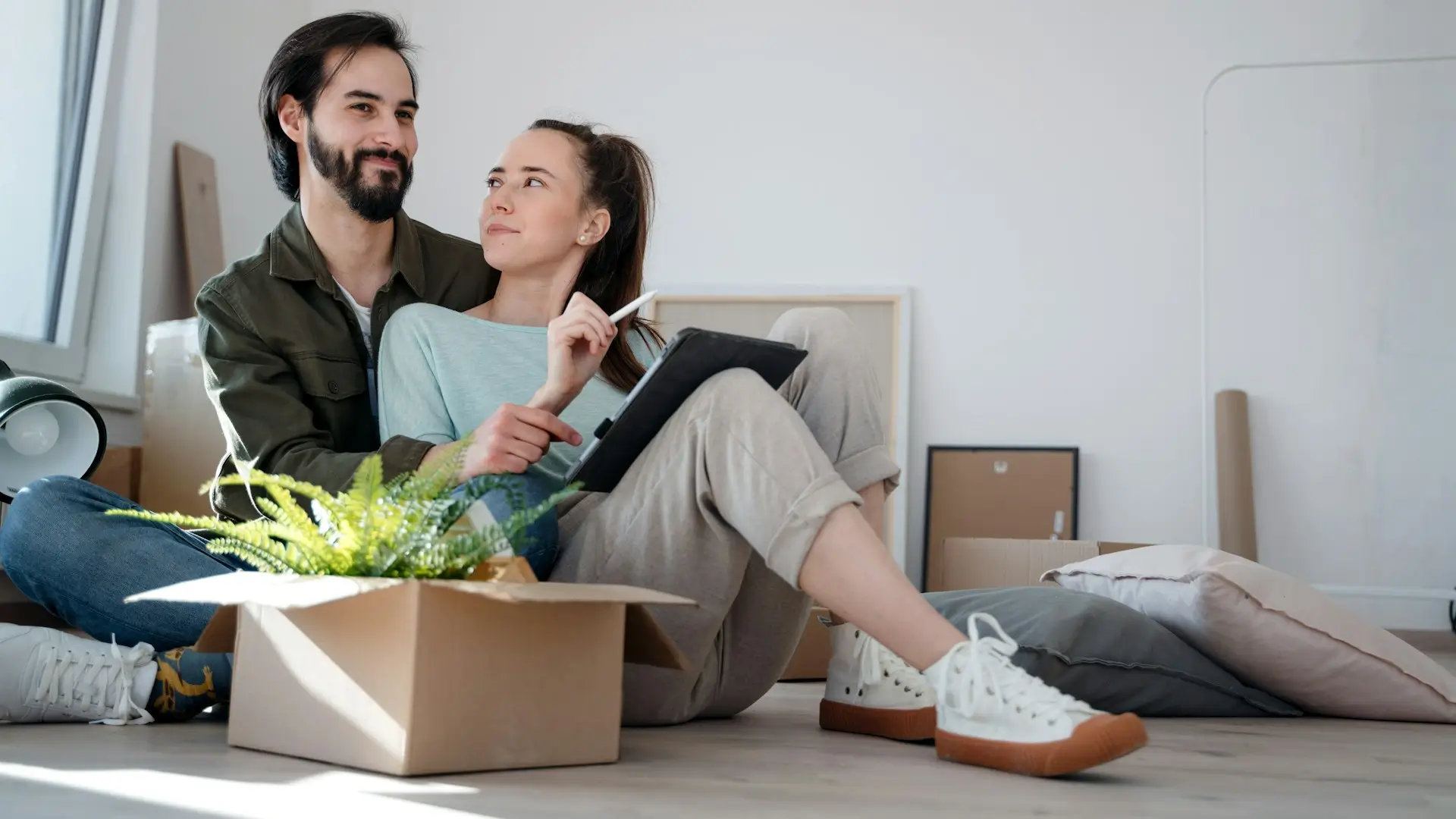 Relocation planning and housing decisions before a move