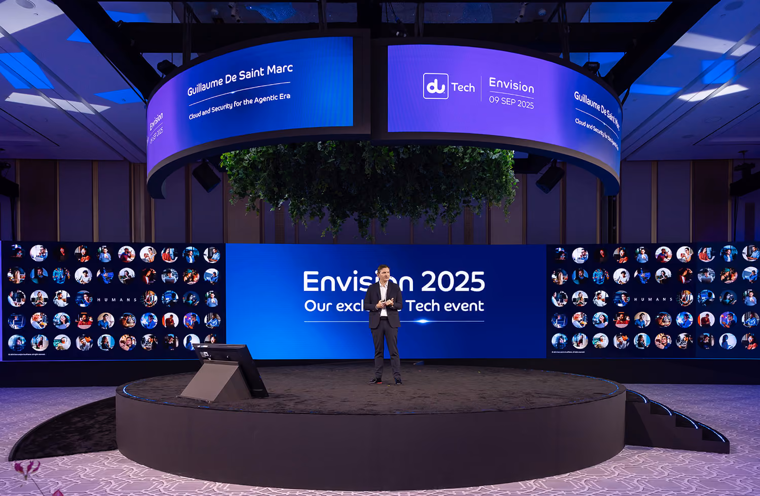 Ultra-wide stage presentation at du Tech Envision 2025