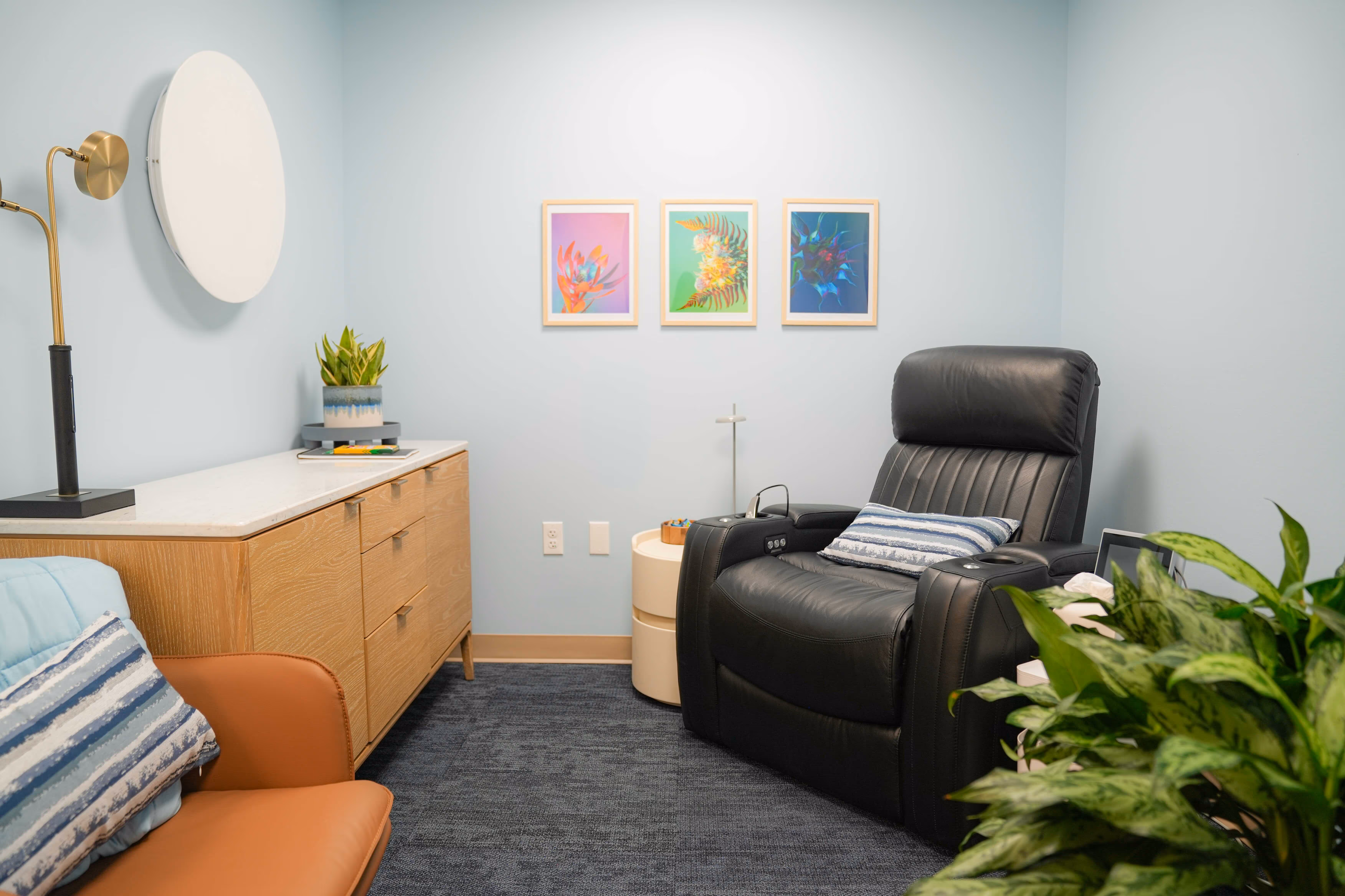 A warm, bright ketamine administration room at Lumin Health
