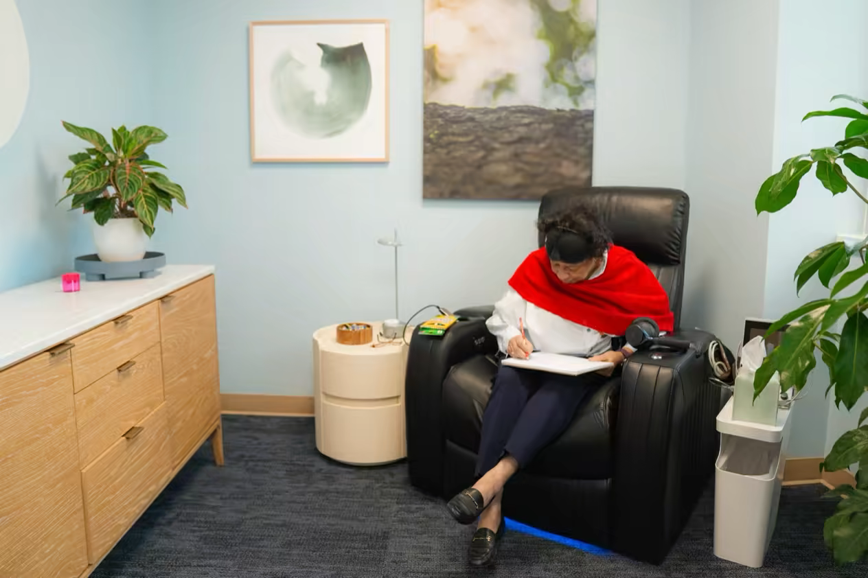Patient journaling in a treatment recliner