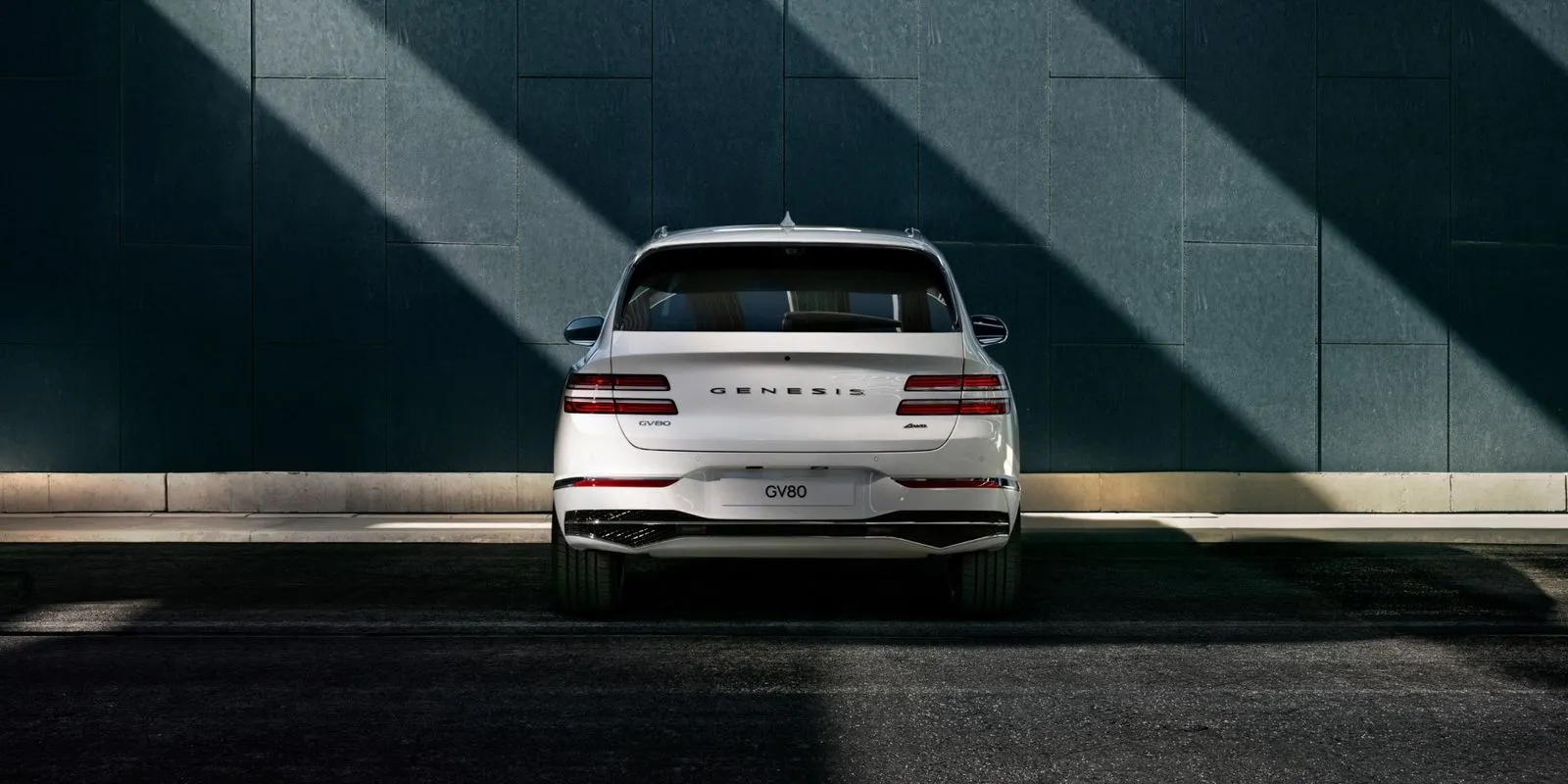 Rear view of Uyuni White GV80.