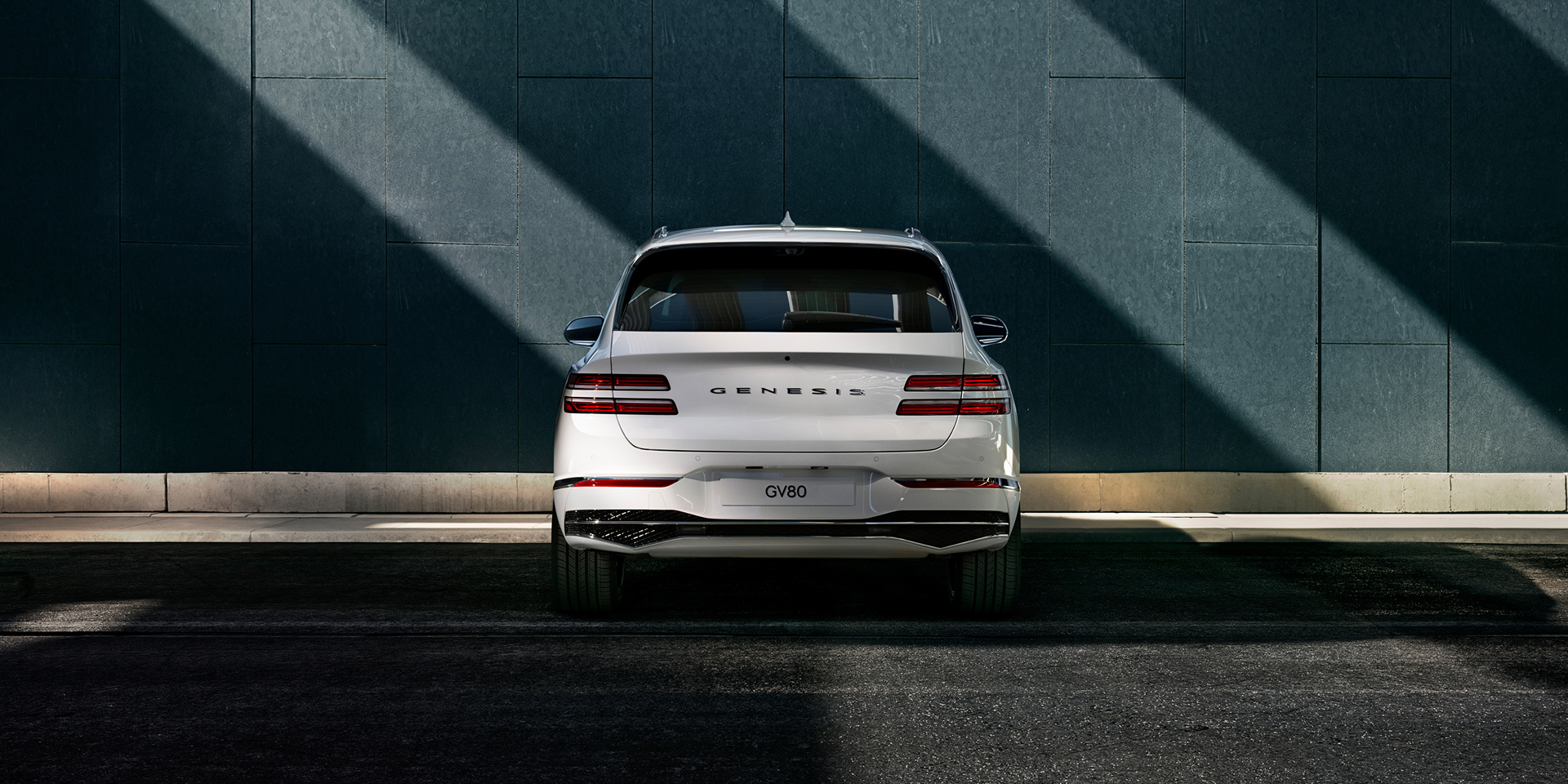 Rear view of Uyuni White GV80.