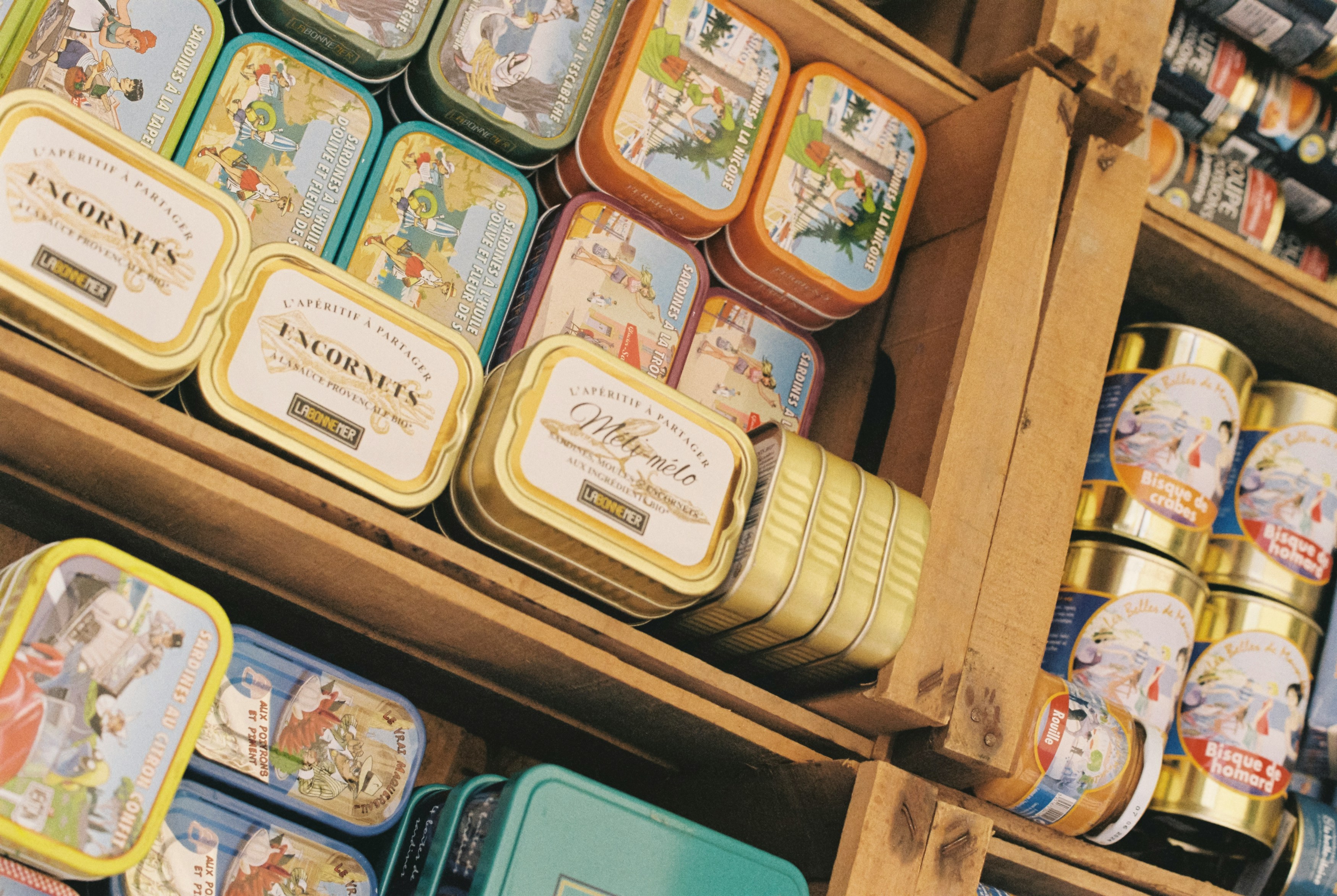 Custom tin packaging in a range of shapes and sizes for retail products