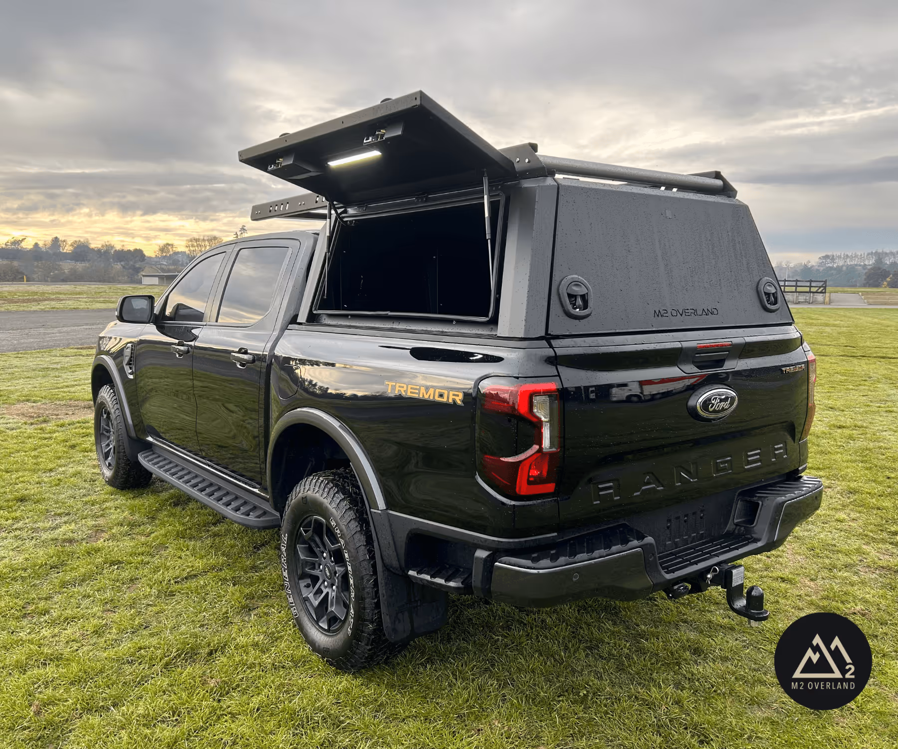 Ford Ranger with wellside canopy