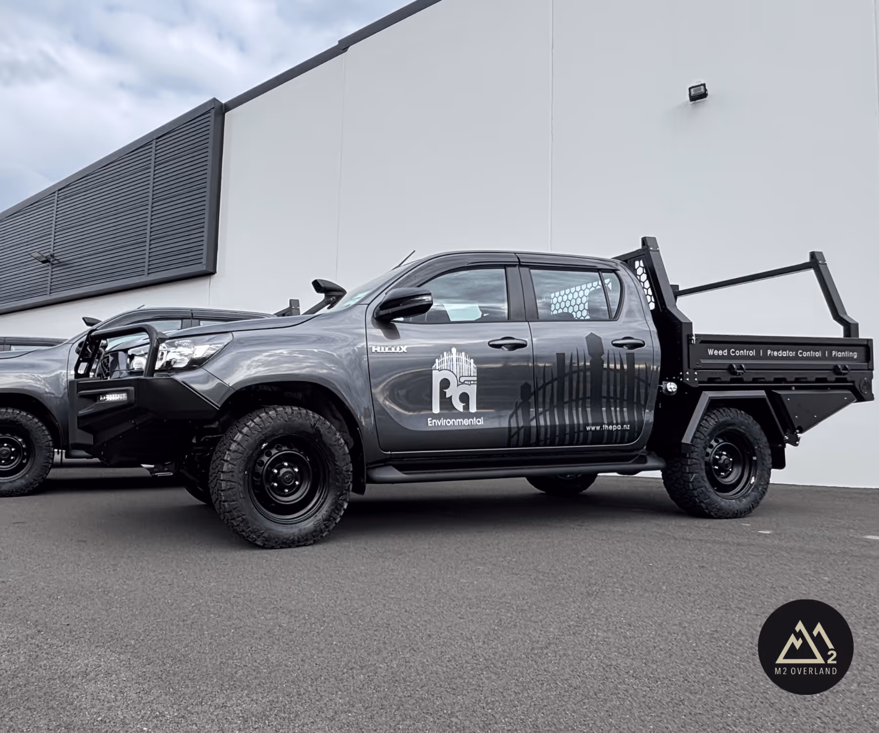 hilux with tray system