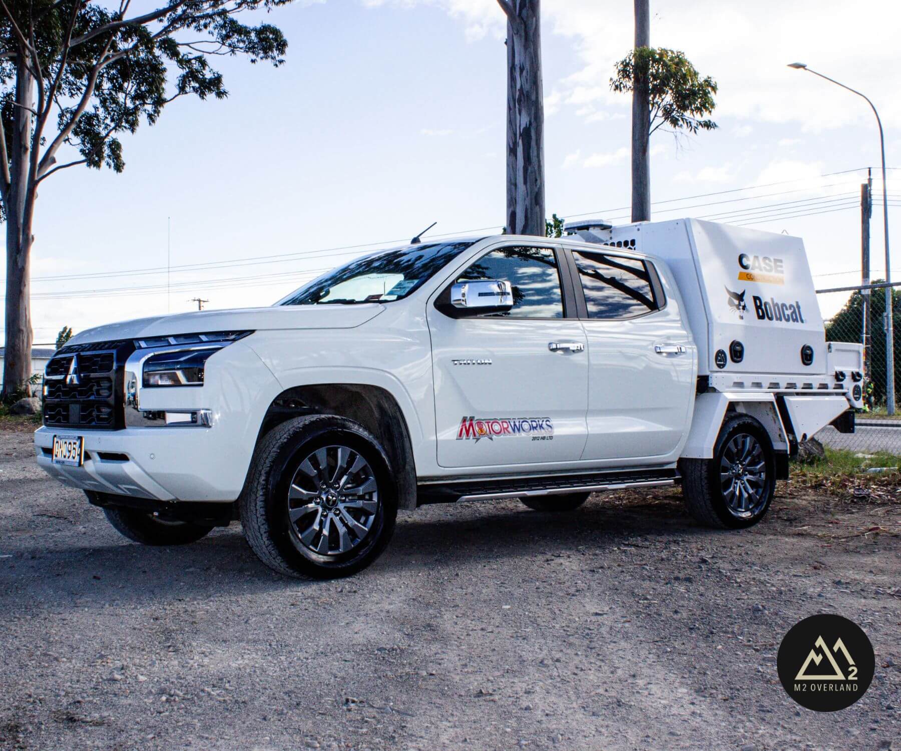 Mitsubishi Triton with  Tray & canopy system