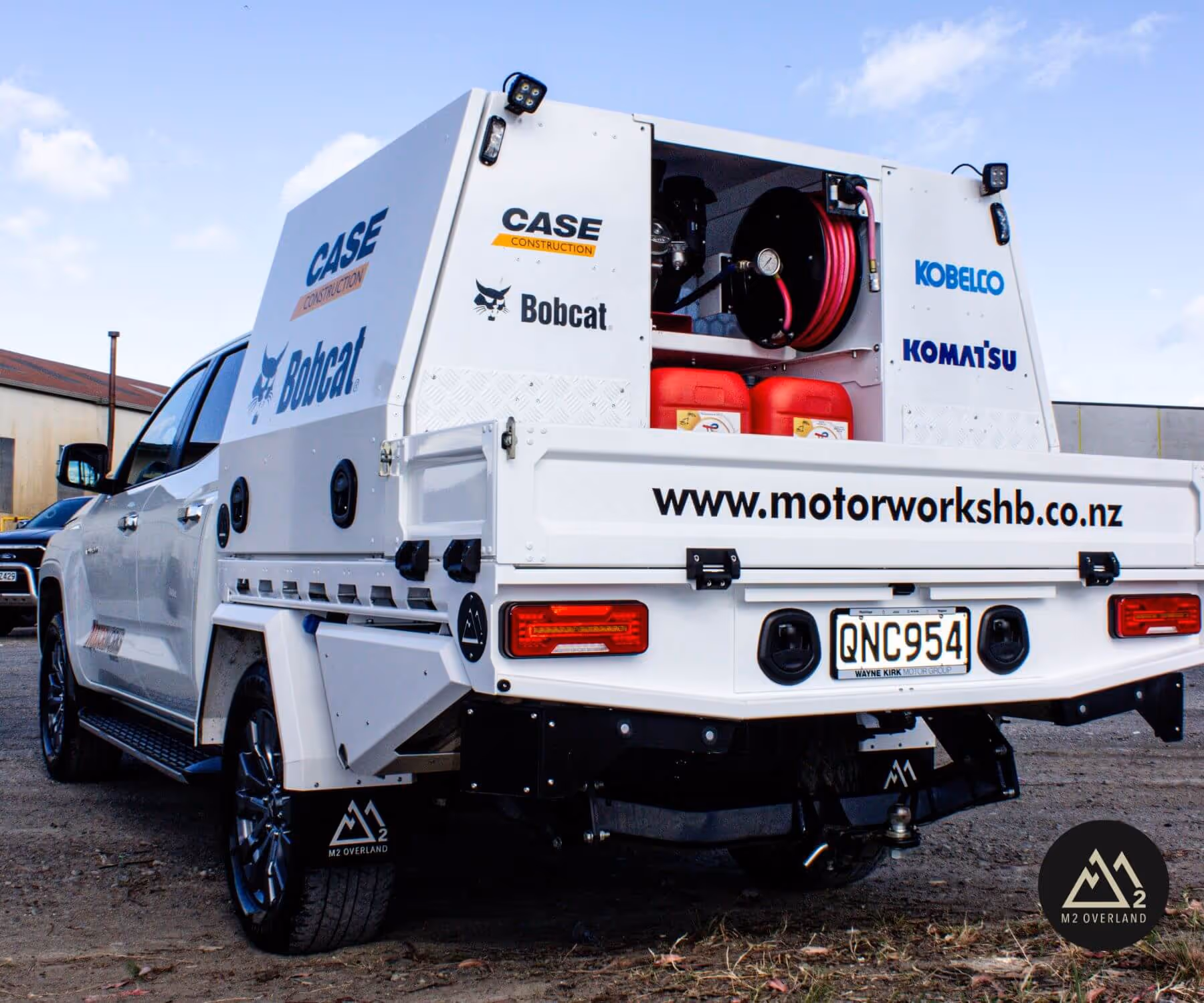 Mitsubishi Triton with  Tray & canopy system