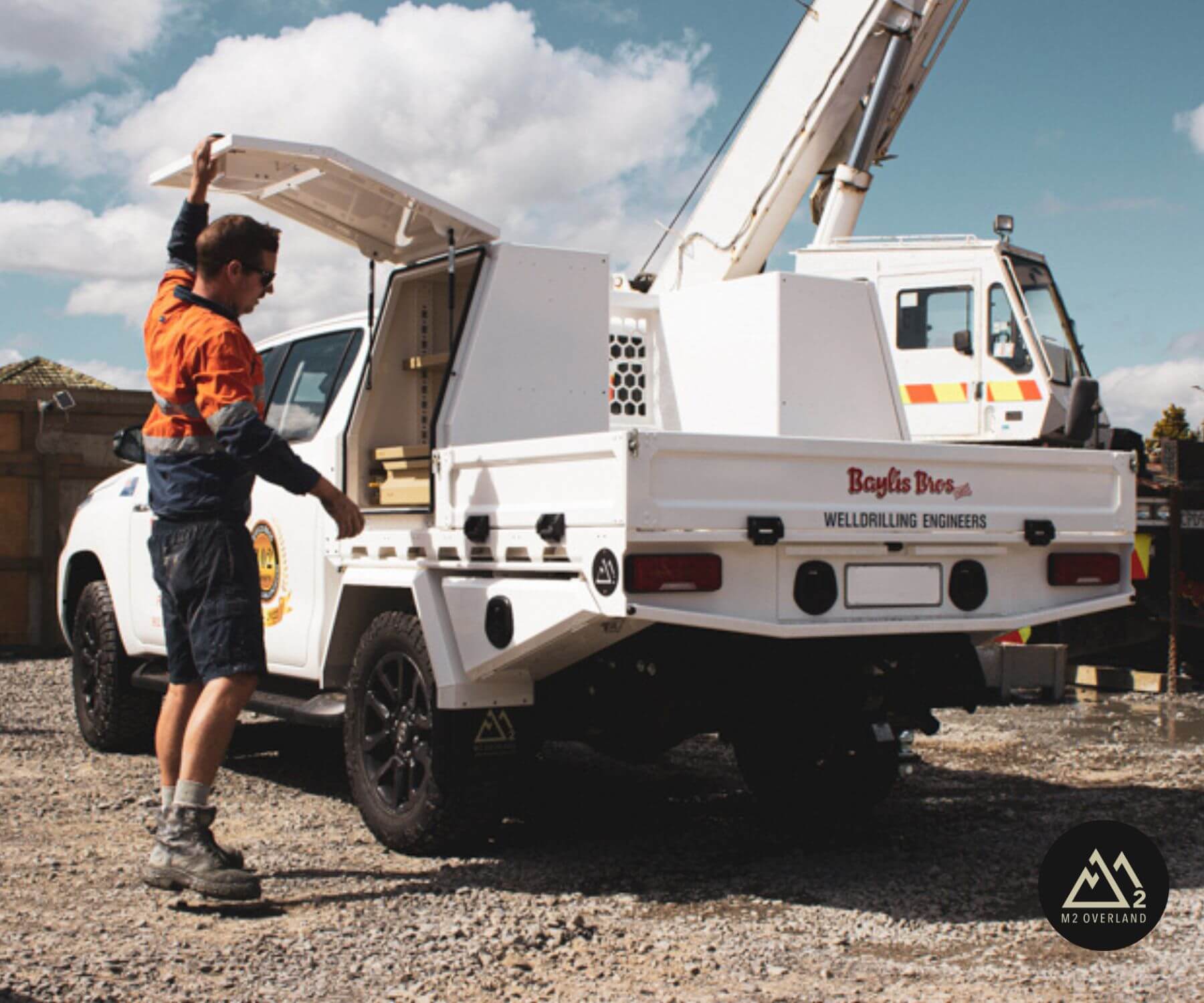 Mitsubishi Triton with  Tray & canopy system
