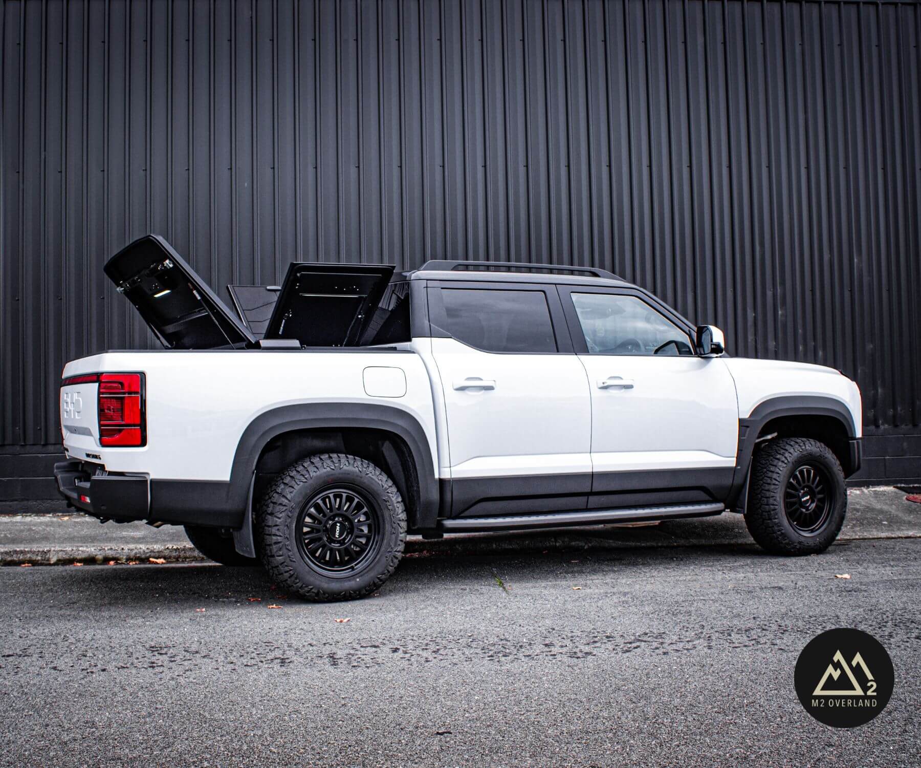 BYD Shark with M2 Overland Hard Lid 