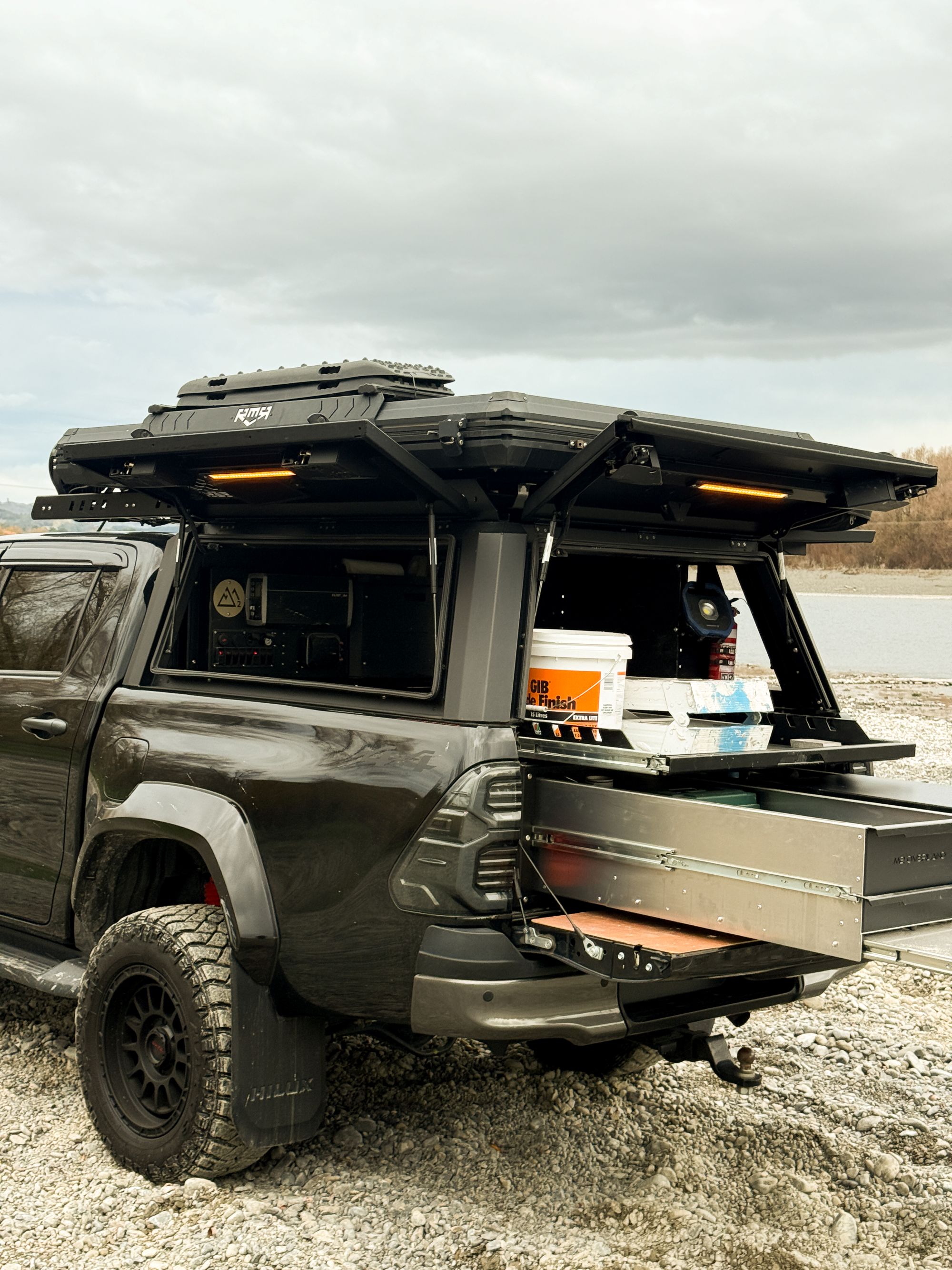 artemis wellside canopy with roof rack