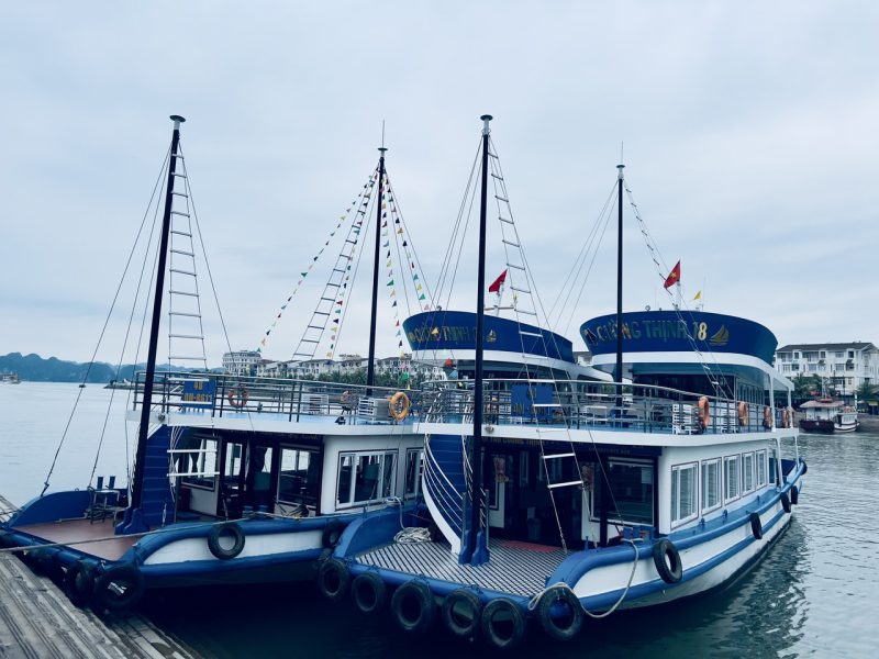 Tàu Tour thăm vịnh Hạ long 4 tiếng