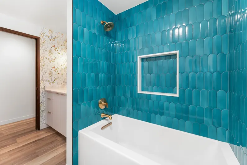 A bathtub with surround wall and niche for shampoo bottles in Bothell