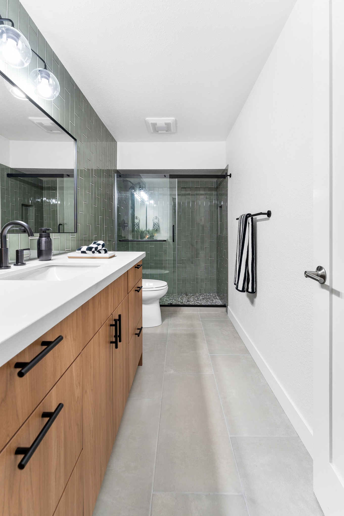 High-End Bathroom Update – Mill Creek 