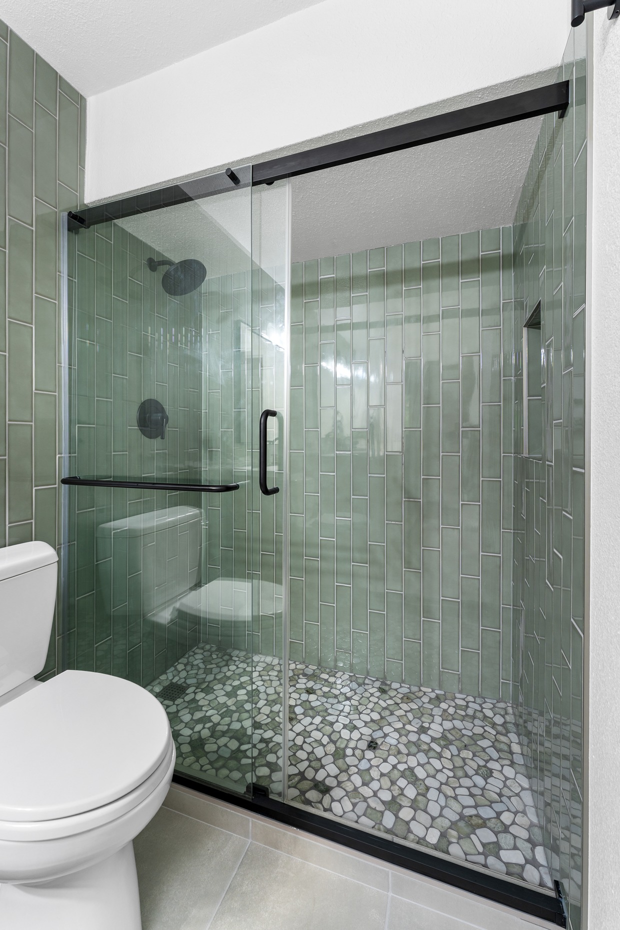 High-End Bathroom Update – Mill Creek 