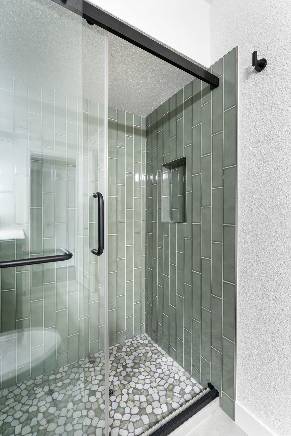 High-End Bathroom Update – Mill Creek 