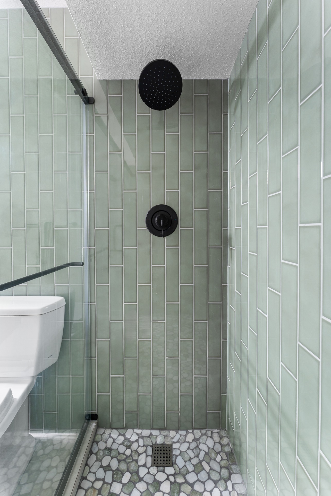 High-End Bathroom Update – Mill Creek 