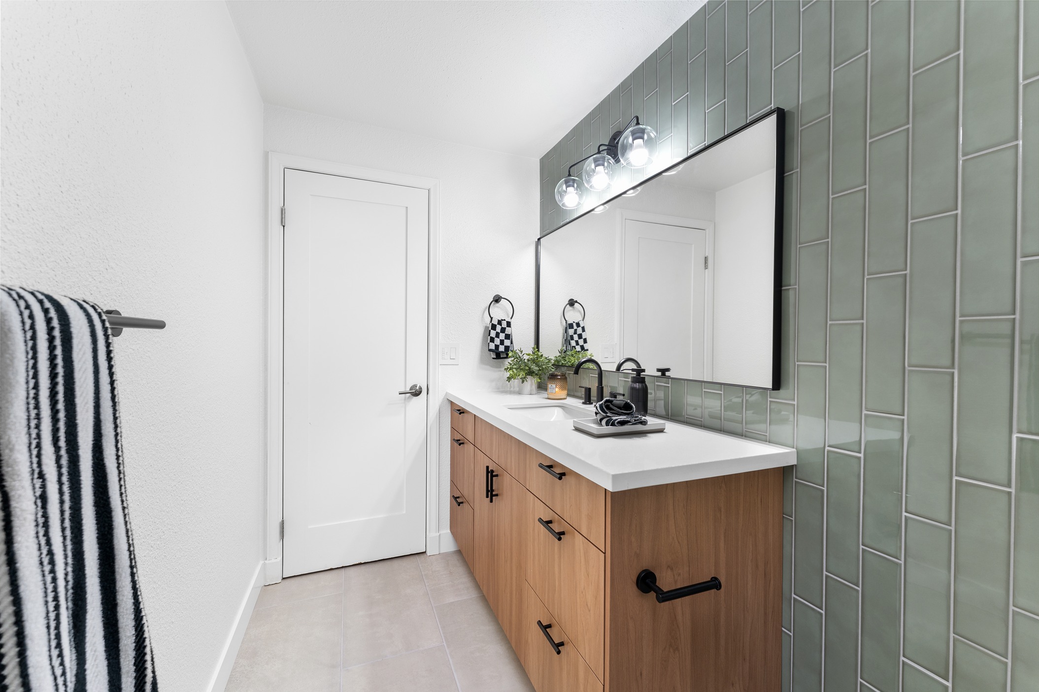 High-End Bathroom Update – Mill Creek 