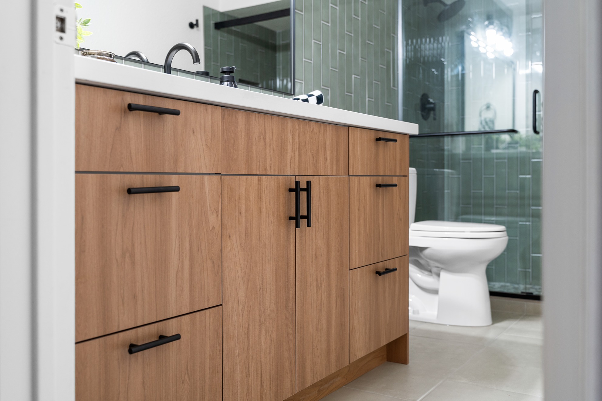 High-End Bathroom Update – Mill Creek 