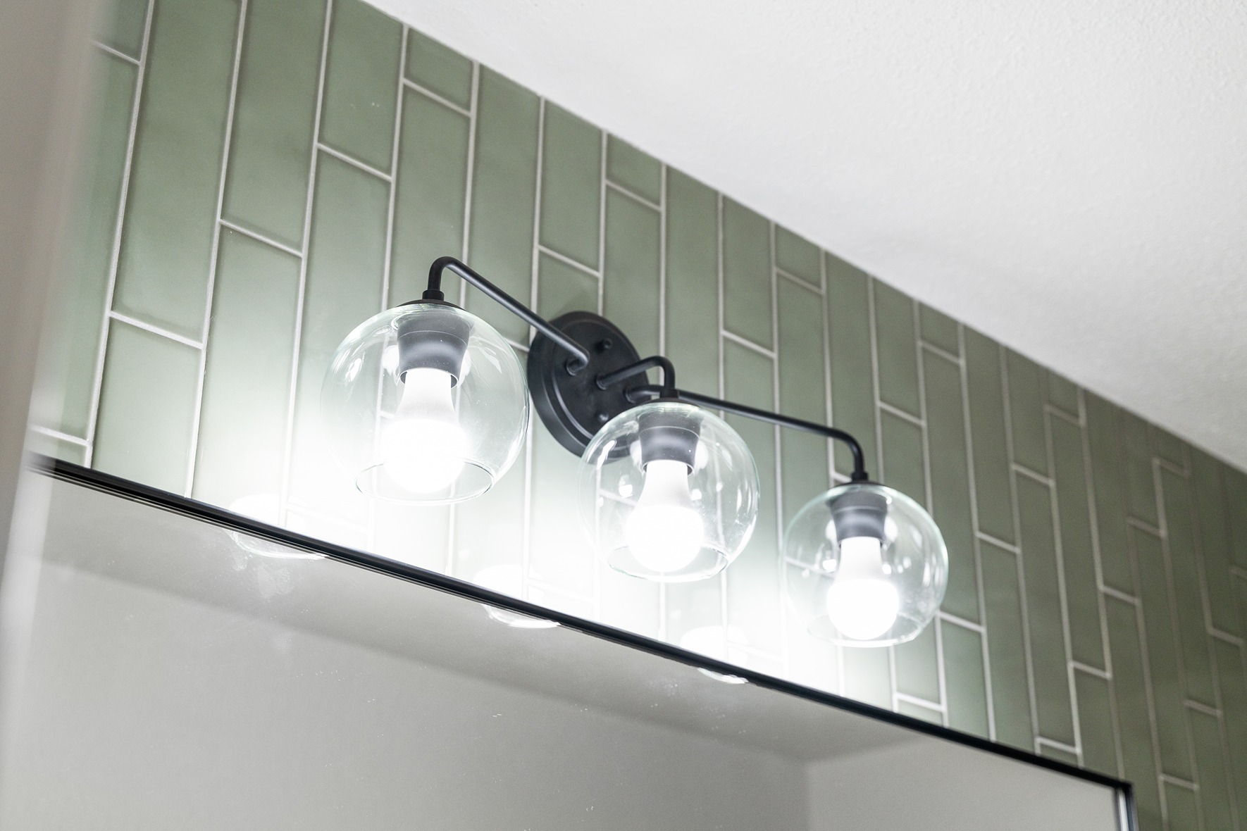 High-End Bathroom Update – Mill Creek 