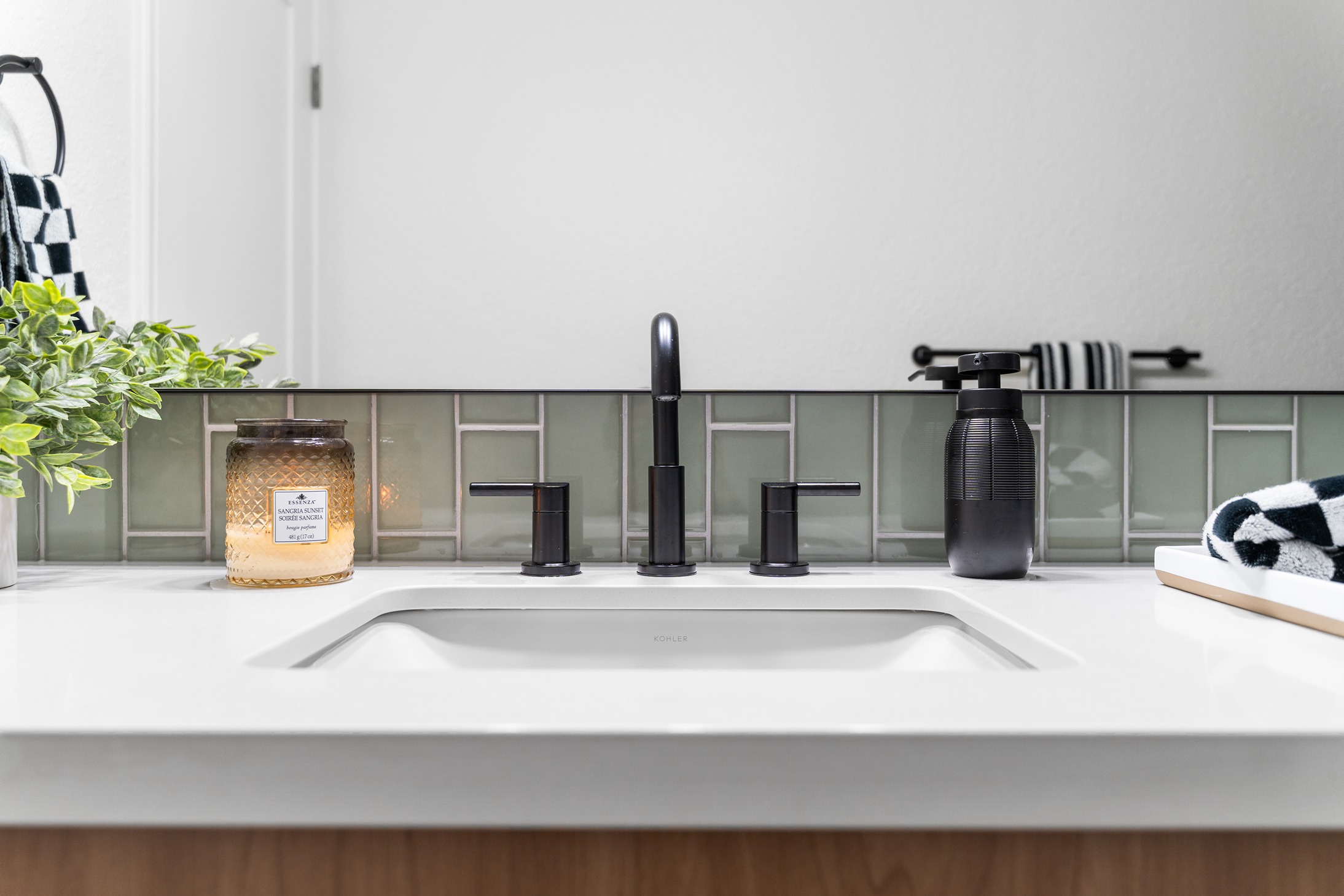 High-End Bathroom Update – Mill Creek 