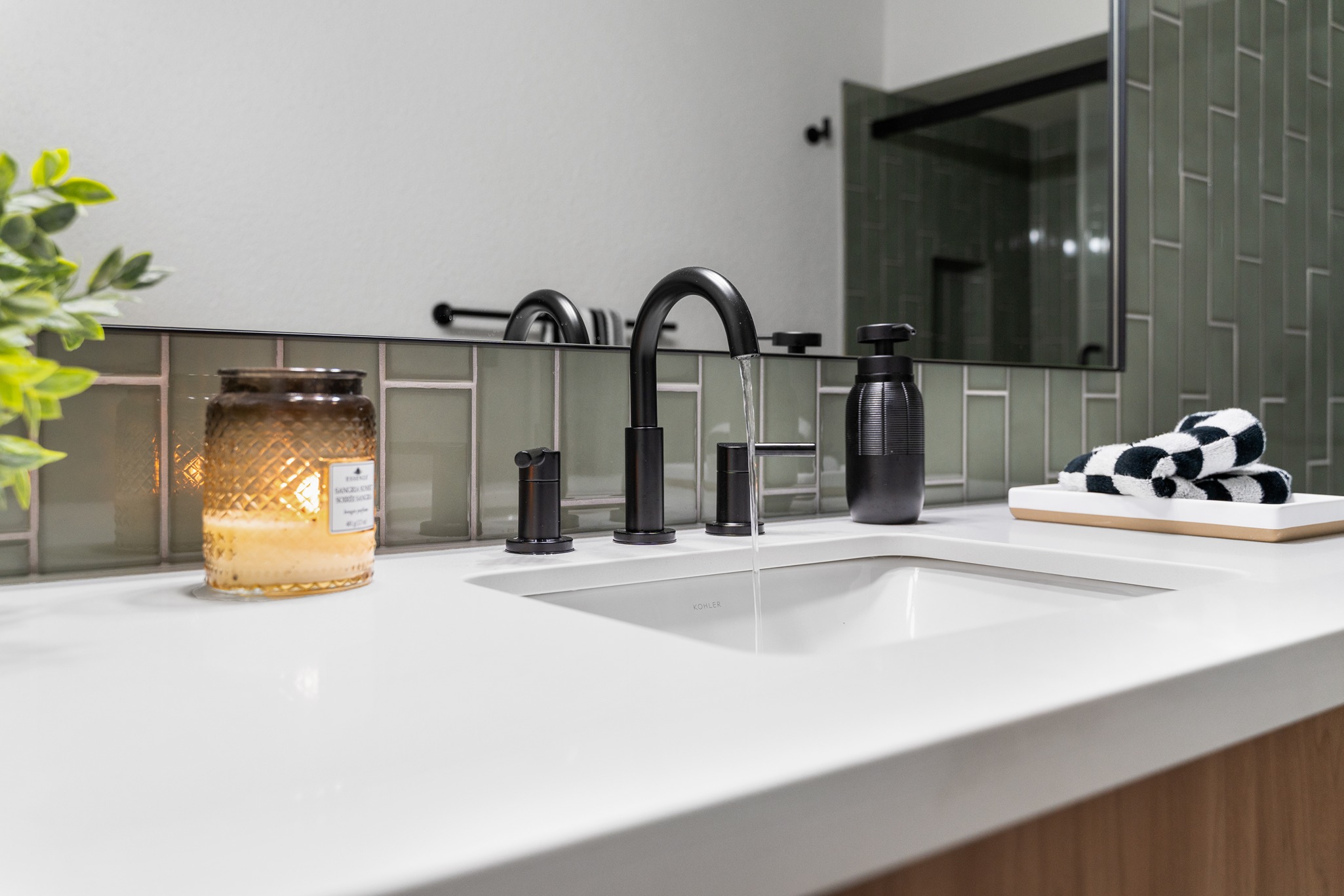High-End Bathroom Update – Mill Creek 