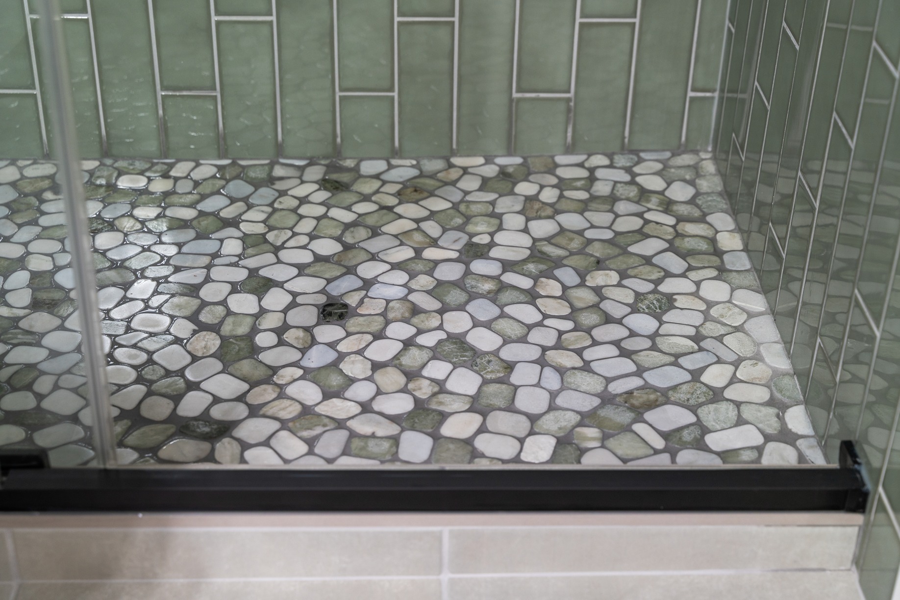 High-End Bathroom Update – Mill Creek 