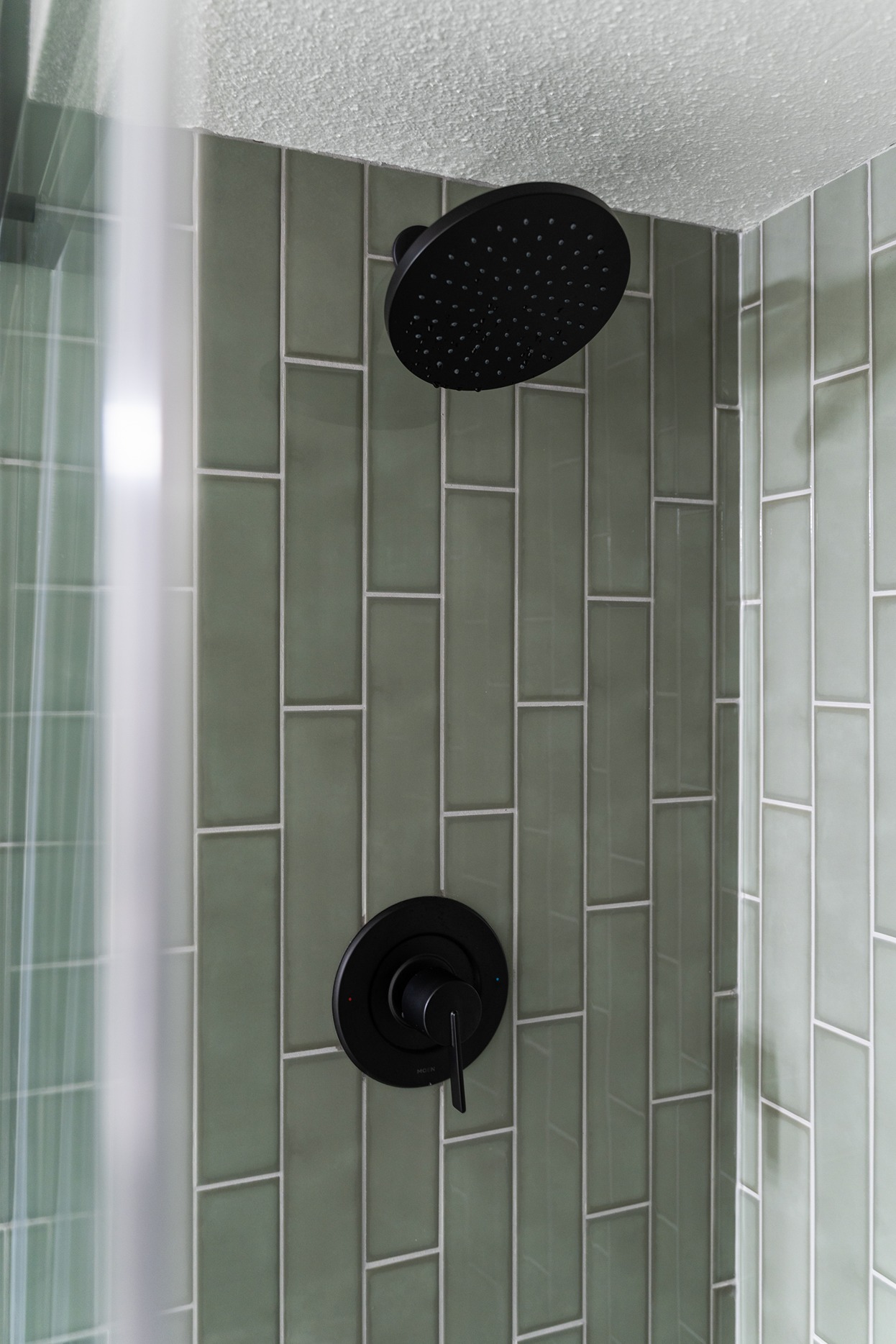 High-End Bathroom Update – Mill Creek 
