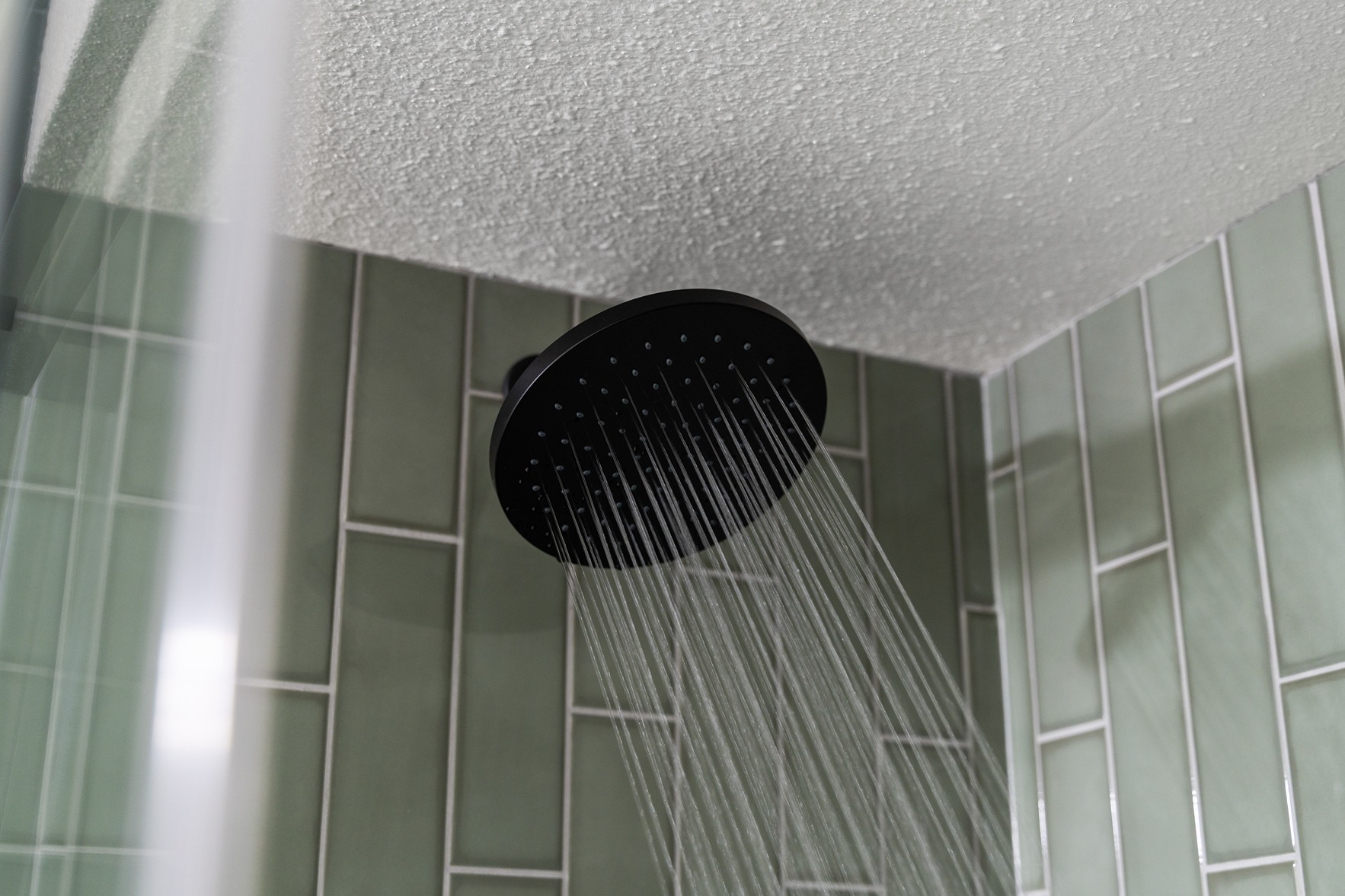 High-End Bathroom Update – Mill Creek 