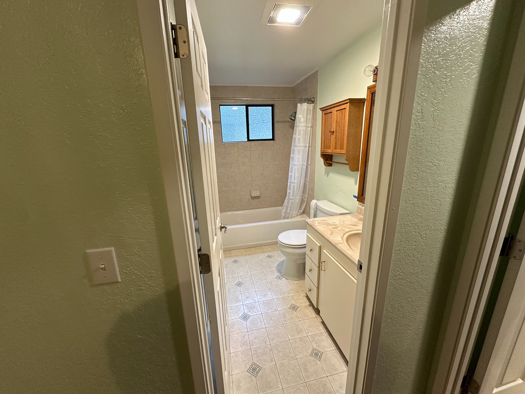 Contemporary Bathroom Project – Woodinville Before