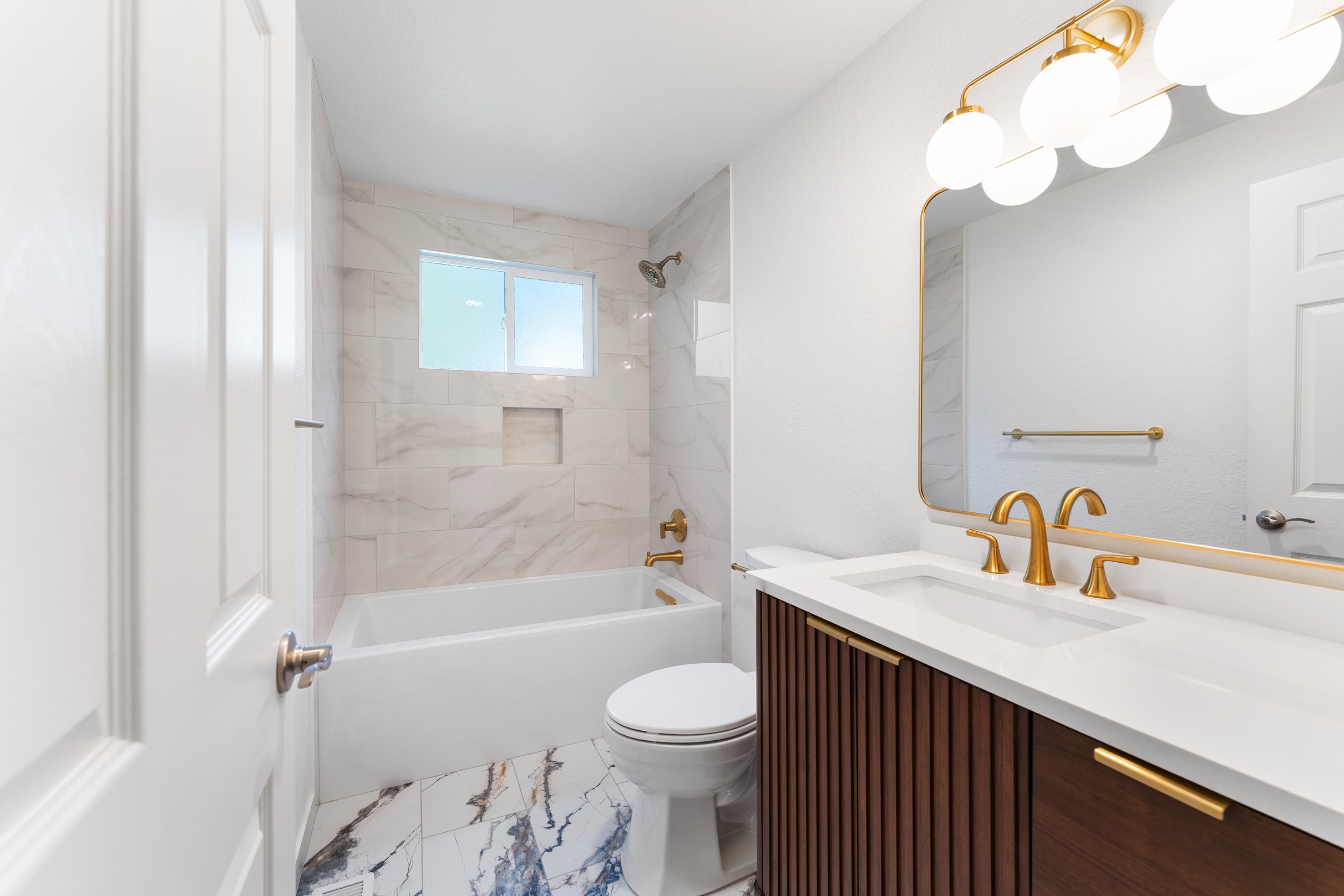 Contemporary Bathroom Project – Woodinville