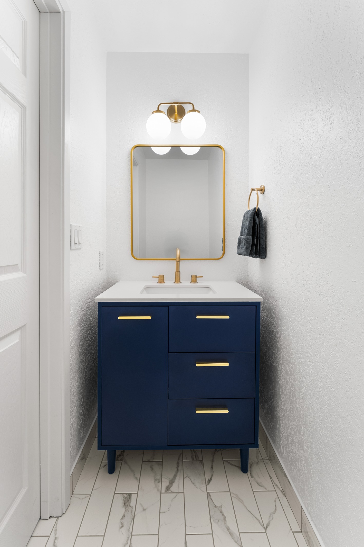 Stylish Powder Room Makeover – Woodinville