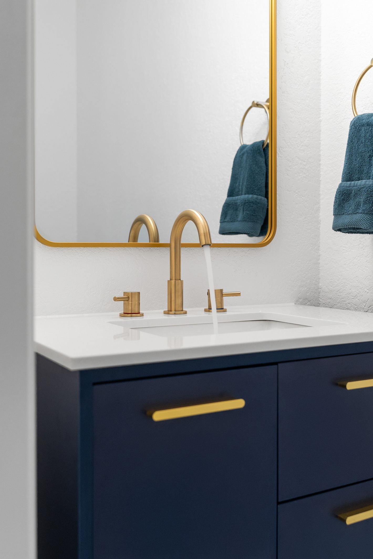 Stylish Powder Room Makeover – Woodinville After