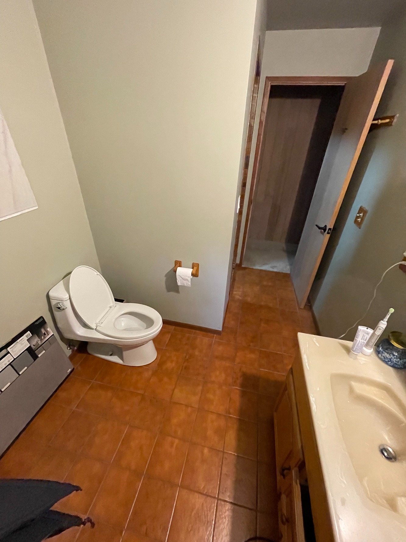 Full Revamp of a Bellevue Bathroom Before