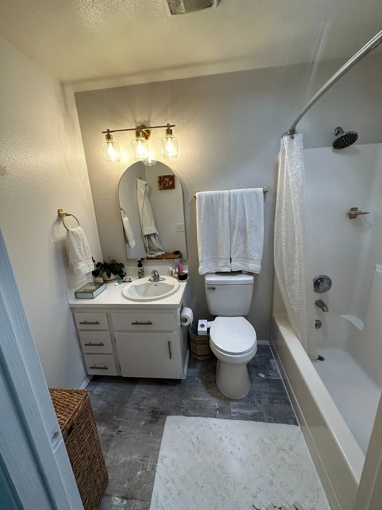 Guest Bath Transformation – Monroe Before