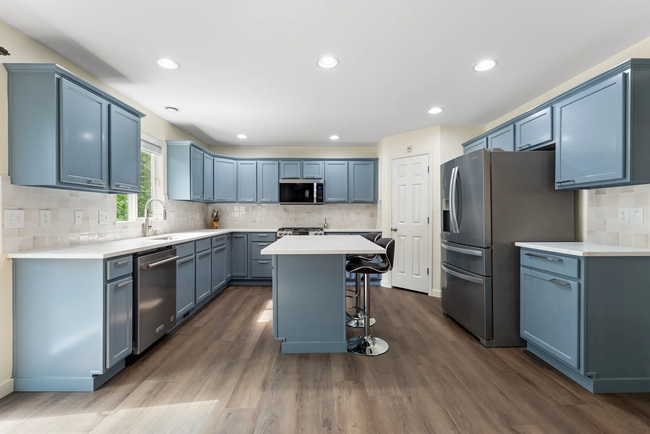 Bright Modern Kitchen Surface Update – Bothell