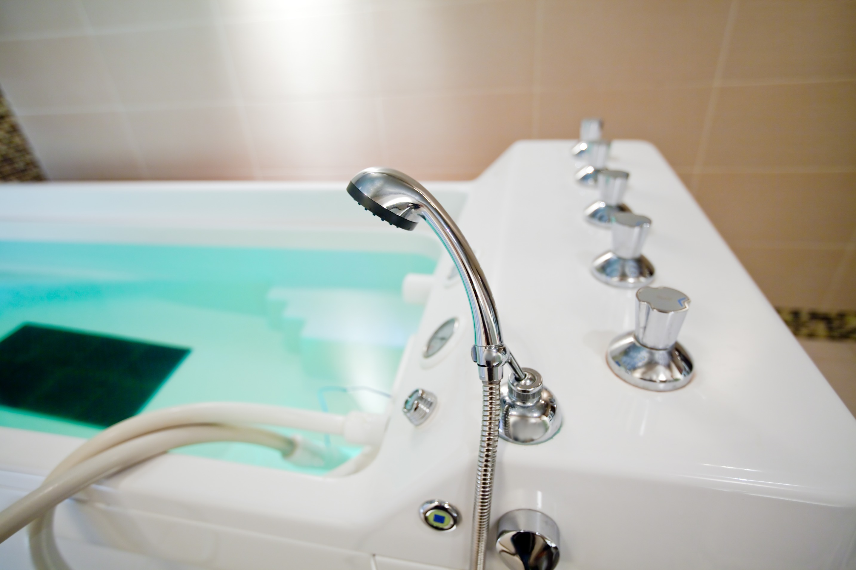 Walk-in tub for elderly with handheld showerhead