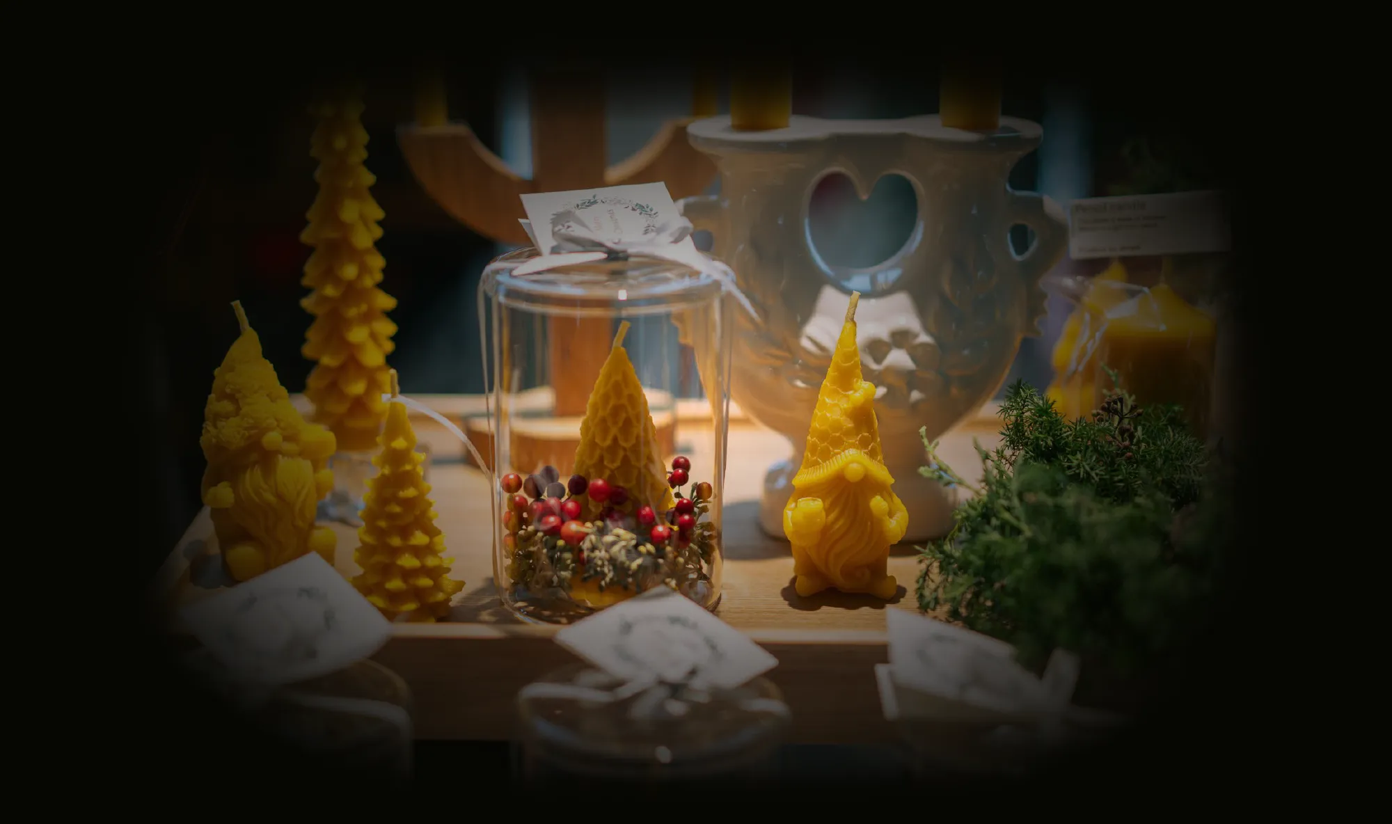 table decorated for christmas