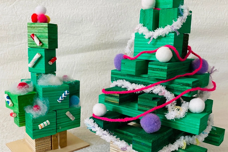 大きな木製オブジェ