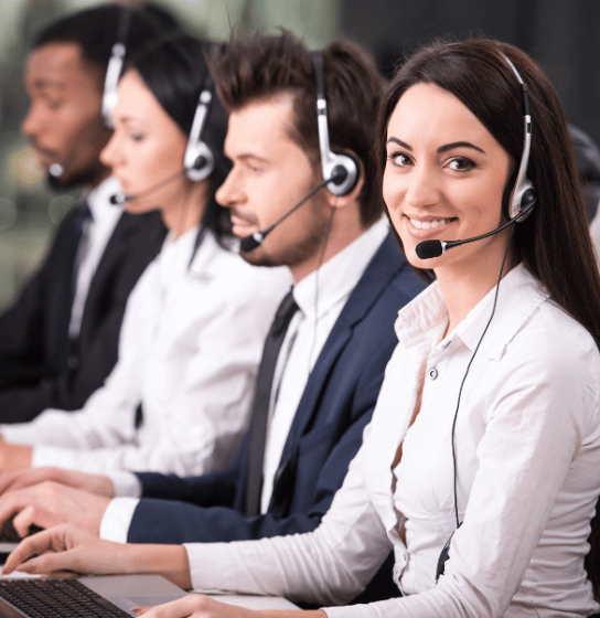 Photo d'une personne répondant à la Ligne d'écoute de l'EPE83