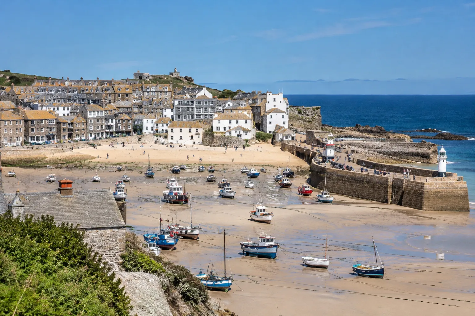De haven van St Ives in Cornwall bij eb