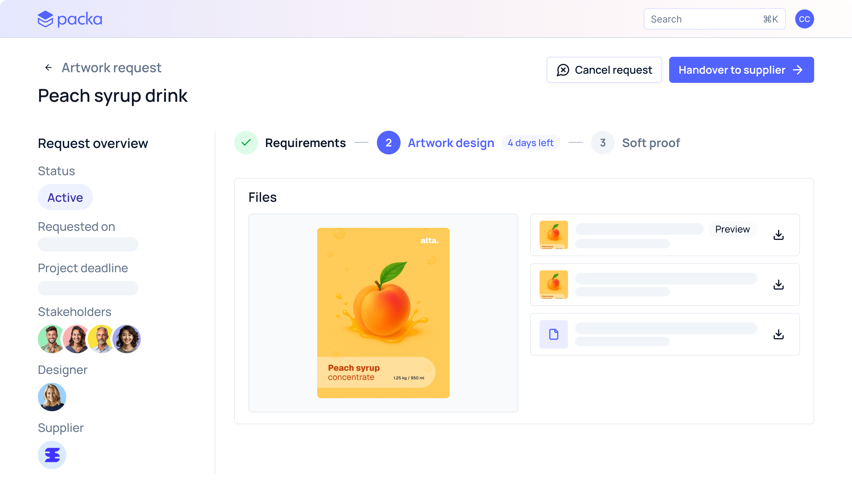 Benutzeroberfläche einer Design-Anfrage für Pfirsichsirup mit Status aktiv, Beteiligten, Designer und Dateien mit einem Design für ein Etikett