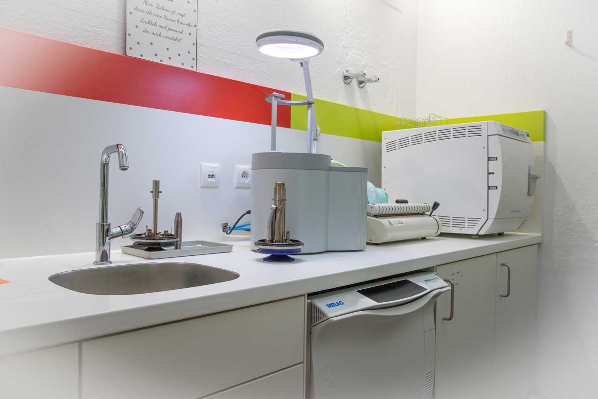 Labor in der Zahnarztpraxis am Pavillon Dr. Adriana Theodor