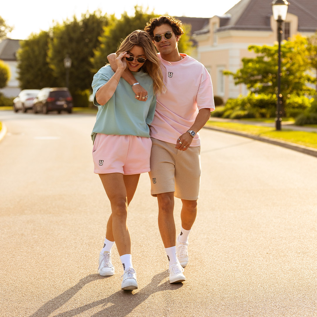 URSIDE Clothing: Fotografie für die „Eye Gazing“-Kollektion. Fotos für Webshop & Social Media – nachhaltige Mode perfekt im US-College in Szene gesetzt.